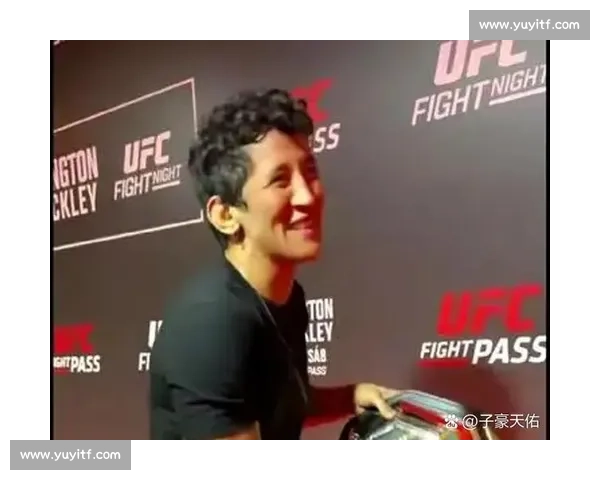 五回合血战加冕!邓恩制服杨迪罗巴,成 UFC 草量级新王 五回合血战加冕!邓恩制服杨迪罗巴,成 UFC 草量级新王